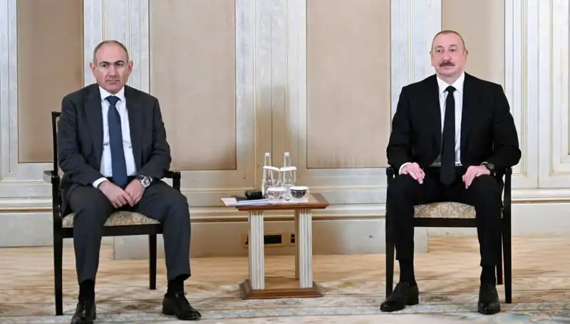 Aliyev ve Paşinyan’ın Abu Dabi Zirvesi: Barış İçin Tarihi Adım