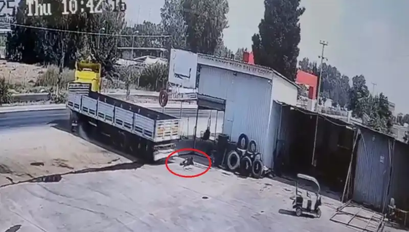 16 Yaşındaki Çocuk İşçi Tır'ın Altında Kalarak Hayatını Kaybetti: Korkunç Olayın Ayrıntıları