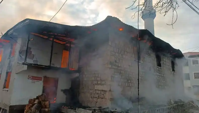 Artvin'de Yangın Felaketi: Dört Ev Kül Oldu, Gözü Yaşartan Manzaralar!