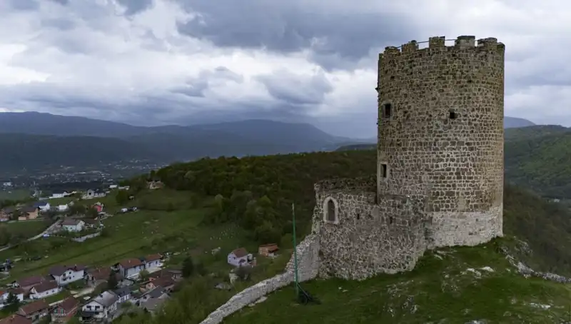 Sokolac Kalesi: Bosna Hersek’te Tarihin İzlerini Taşıyan Eşsiz Bir Miras