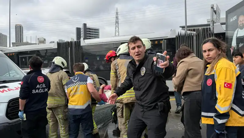Metrobüs Faciası: İstanbul'da Büyük Kaza, Seferler Askıya Alındı!