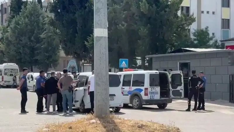 Adliye Önünde Alevlenen Kavga: 5 Yaralı, 7 Gözaltı Alındı!