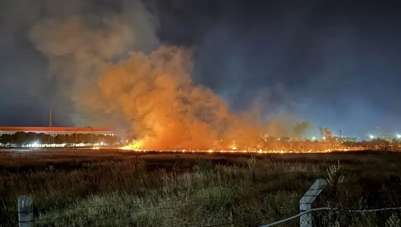 İzmir'de Gece Yarısı Yangın Paniği! Zihinlerdeki Sorular Artıyor