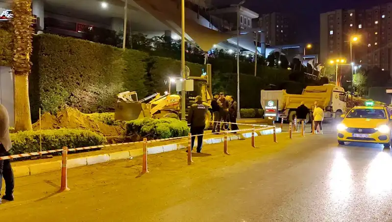 Küçükçekmece'de Doğal Gaz Borusu Paniği: Hayat Durdu!