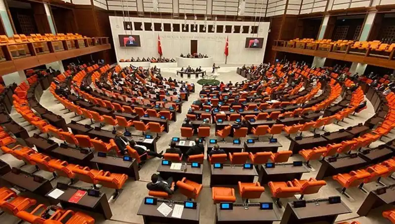 Emekli İkramiyesi 4 Bin TL Olacak: TBMM'de İlk Adım Atıldı!