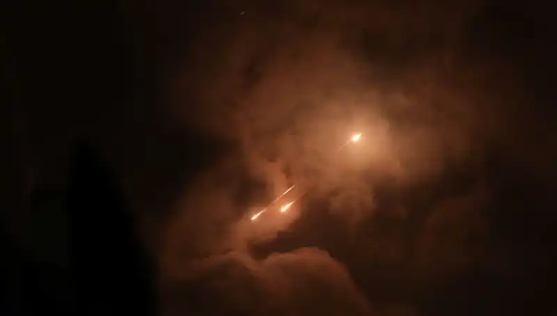 İran'ın Gece Saldırılarının Perde Arkası: Füzelerin Zamanlaması Neden Önemli?