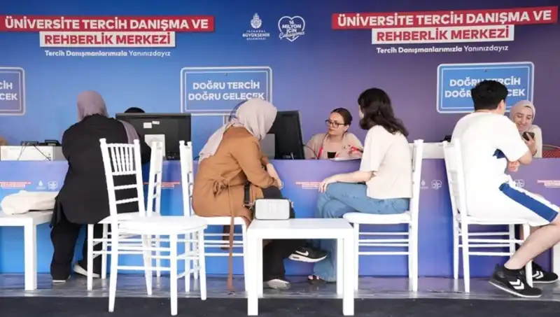 İstanbul'da Gençlere Destek: İBB Tercih Danışma ve Rehberlik Merkezleri Açıldı
