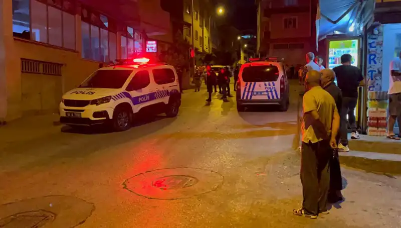 Firari Hükümlünün Yakalanmasını Engellemek İçin Polise Saldırdılar