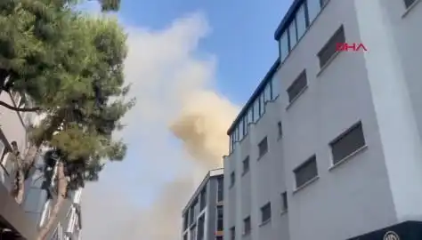 İstanbul’da 4 Katlı İş Merkezinde Çıkan Yangın Korkuttu: Müdahale Devam Ediyor