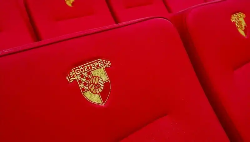 Göztepe, Futbolcu Junior Olaitan ile 3 Yıllık Sözleşme İmzaladı
