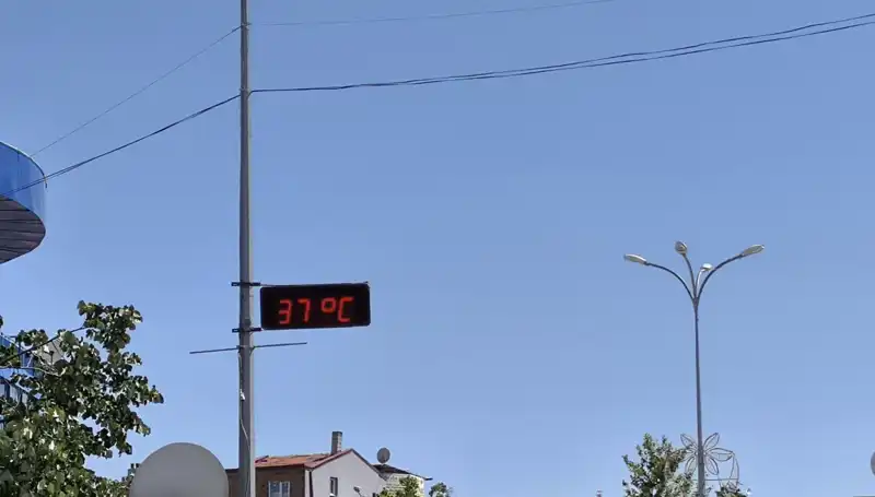 Sıcak Hava Dalgası: İlçede Termometreler Rekor Kırdı