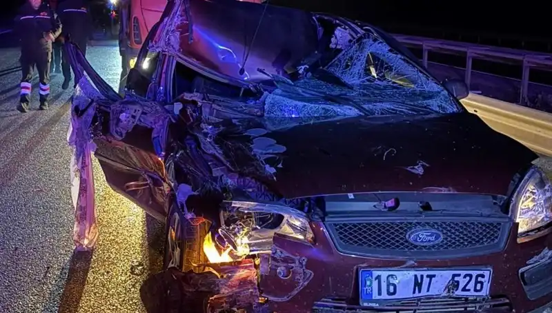 Afyonkarahisar'da Korkunç Trafik Kazası: Otomobil ve TIR Çarpıştı, 4 Yaralı