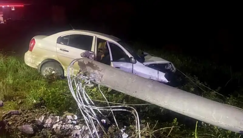 Betona Çarpan Sürücünün Hayatı için Kritik Anlar yaşıyor