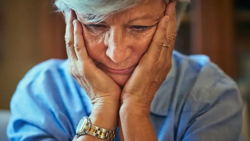 40'lı Yaşlarında Alzheimer Teşhisi: Stresin Gölgesindeki Erken Belirtiler