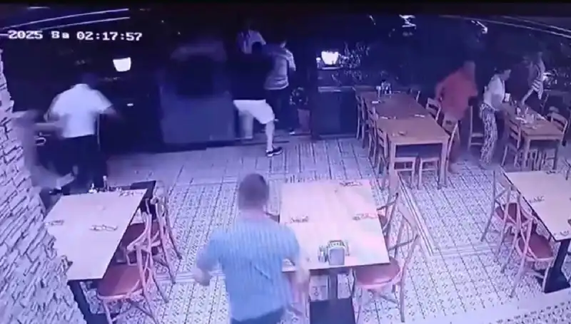Deprem Anı Bir Güvenlik Kamerasında Anbean Görüntülendi!