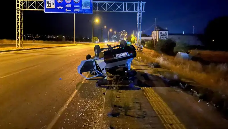 TIR'ın Sıkıştırdığı Otomobil Takla Attı: Neyin Peşindeydi?