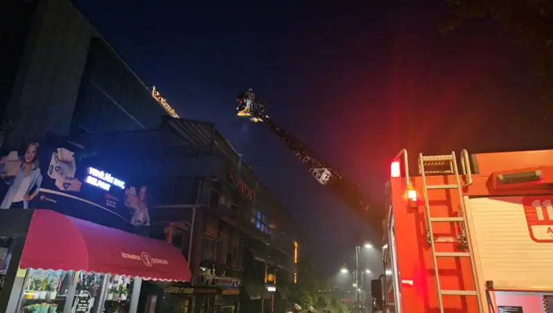 Beşiktaş'ta 3 Katlı Restoranda Korkutan Yangın: Olay Yerinden Son Gelişmeler