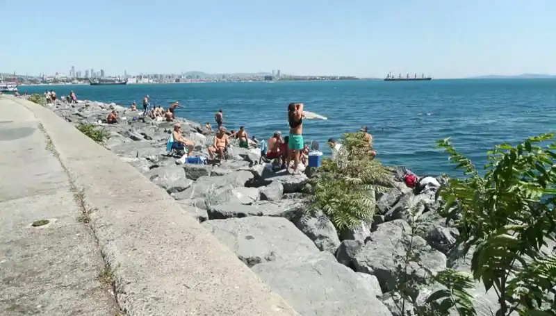 İstanbullular Hava Isınınca Plajlara Akın Etti, Keyifli Anlar Yaşandı!