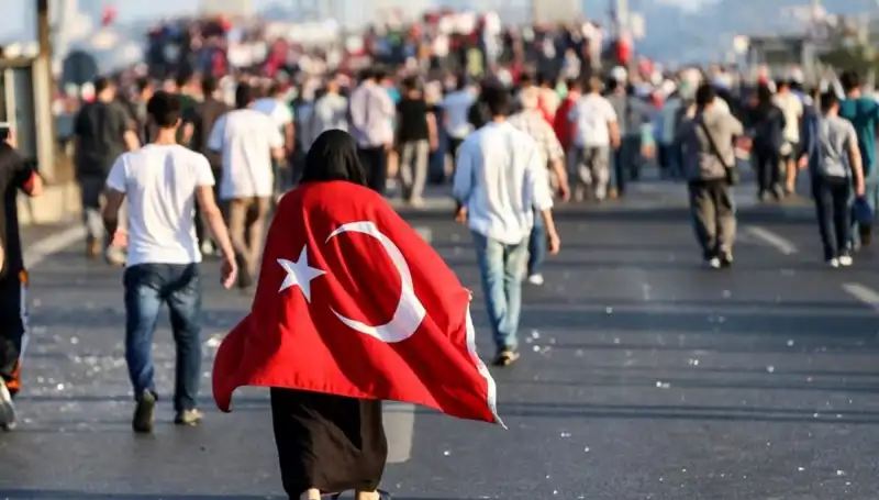 15 Temmuz’da Kabineden Gelen Anlamlı Mesajlar ve Hatırlatmalar
