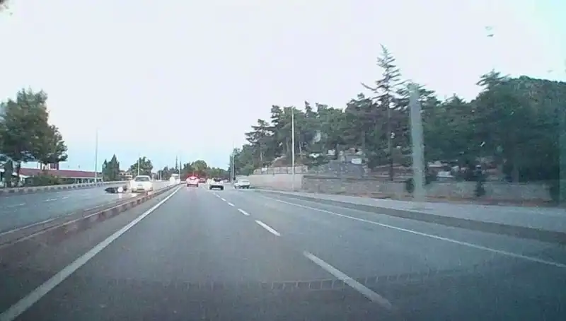 Motosiklet ile Otomobil Çarpıştı: Kaza Sonrası Yaralı Durumu Acil!