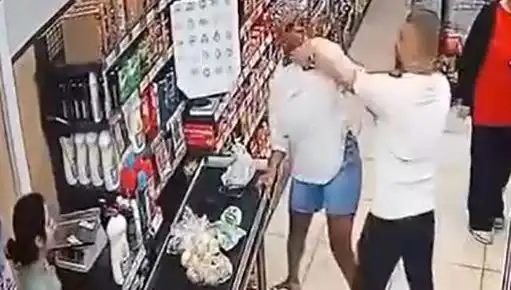 Marketteki Kasa Sırasında Şoke Eden Saldırı: Çocuğunun Önünde Kadına Çirkin Taarruz