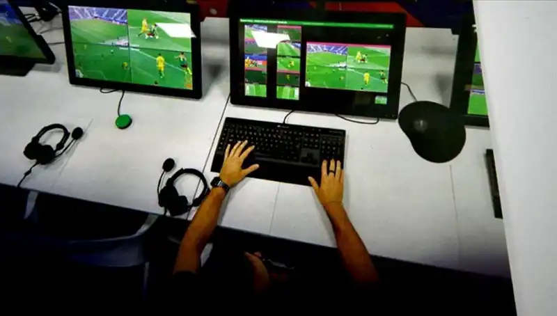 İtalya Futbolunda VAR Devrimi: Ekranlardan İzlenecek Anlar!