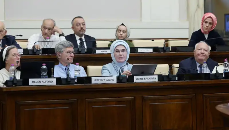 Emine Erdoğan Vatikan'da Dünya 5'ten Büyüktür Mesajını Verdi