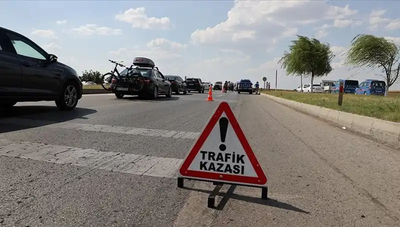 Adana'da Feci Kaza: Kamyon ve Otomobil Çarpıştı, 1 Ölü 1 Yaralı!