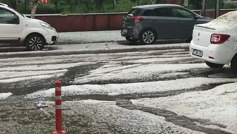 Ardahan'ı Beyaza Bürüyen Dolu: Doğa Herkesin Gözünü Kamaştırdı