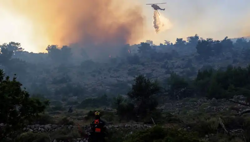 Eğriboz Adası'nda Orman Yangını: 2 Köy Tahliye Edildi, Durum Ciddiye Alınıyor
