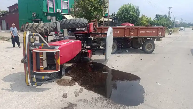 Otomobille Çarpışan Traktör Devrildi: Kazada İki Yara Almaktan Kaçamadılar