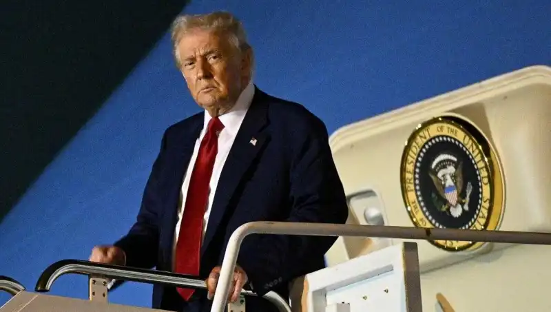 ABD Başkanı Trump, Lahey'deki NATO Zirvesi'nde Tarih Yazmaya Hazırlanıyor