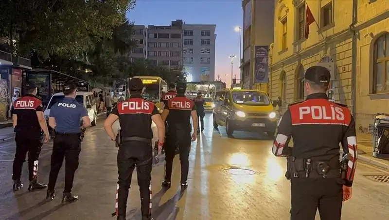 Megakentte Hızla Artan Suç Oranı: 4 Saatlik Operasyonda Yüzlerce Gözaltı Yapıldı