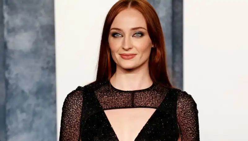 Sophie Turner’ın Sosyal Medyada Maruz Kaldığı Çirkin Yorumlar