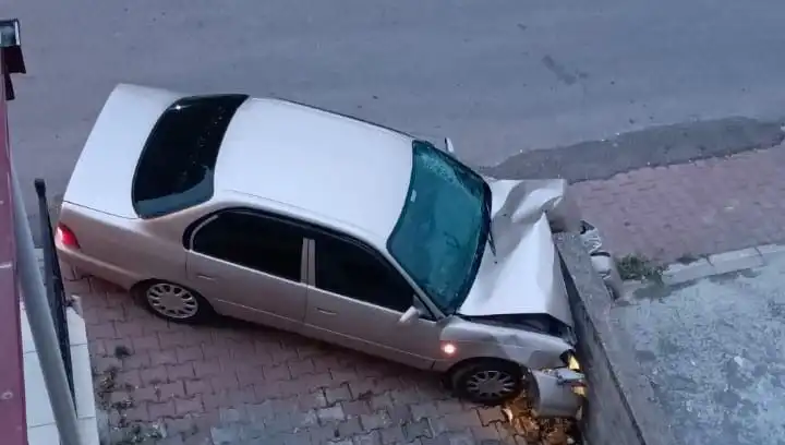 Kontrolü Kaybeden Araç Duvara Çarptı: Olayın Detayları