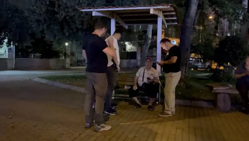 Görme Kaybı Olan Adamın Telefonunu Çaldılar: Olay Anı Kamerada!