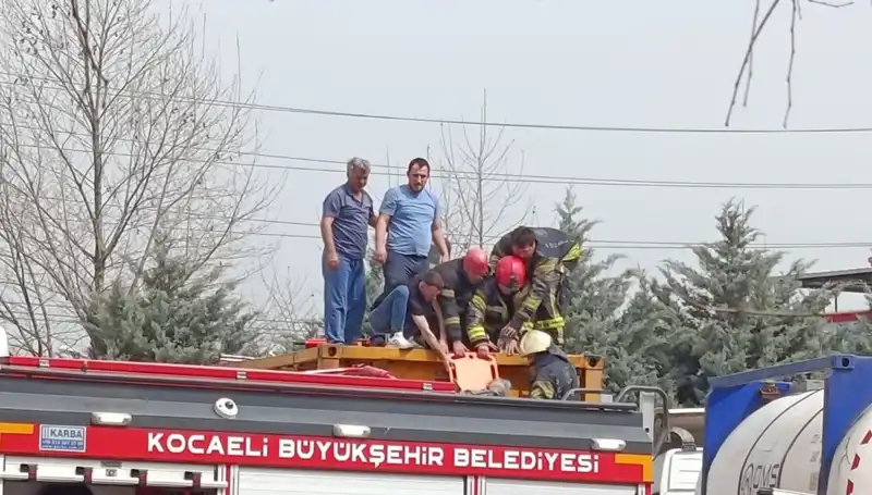 Tehlikeli Madde Taşıyan TIR Tankına Düşen Sürücü Yaşam Mücadelesi Veriyor