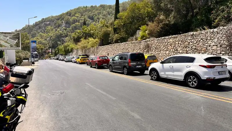 Fethiye-Ölüdeniz Yolunda Tatil Ziyaretçileri İçin Üç Kilometrelik Kuyruk Oluştu!