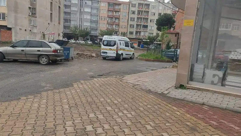 Dikkat Çeken Olay: 4. Kattan Düşen Kadın Neden Ağır Yaralandı?