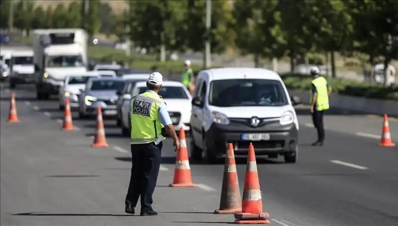 Zorlu Yolculuk: Konvoy Tüneli Kapatıp Protesto Gerçekleştirdi
